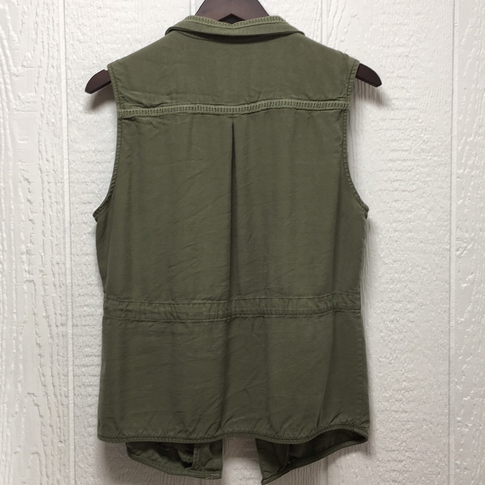 Vest - Picture 3 of 4